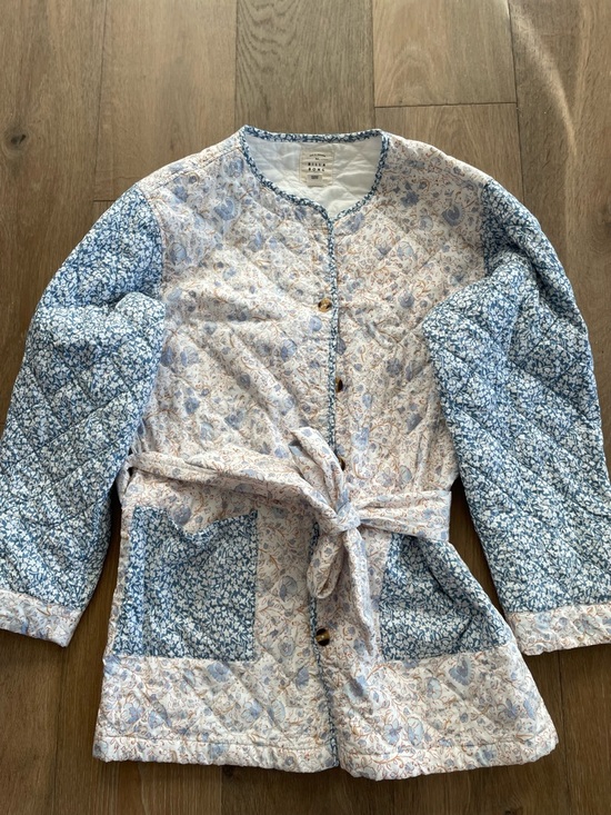 Billabong Quilted Floral Belted Jacket in Light Blue and Cream - Picture 4 of 7